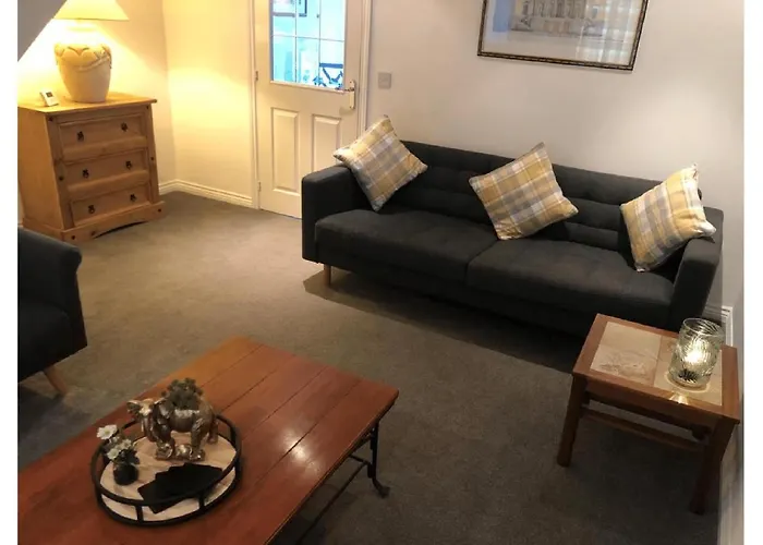 Perfectly Placed 3 Bed Home In A Peaceful Close