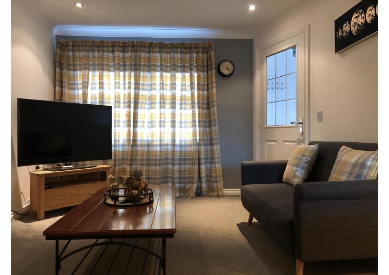 Perfectly Placed 3 Bed In A Peaceful Close *